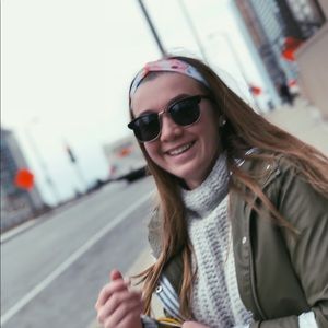 Meet your Posher, Shelby